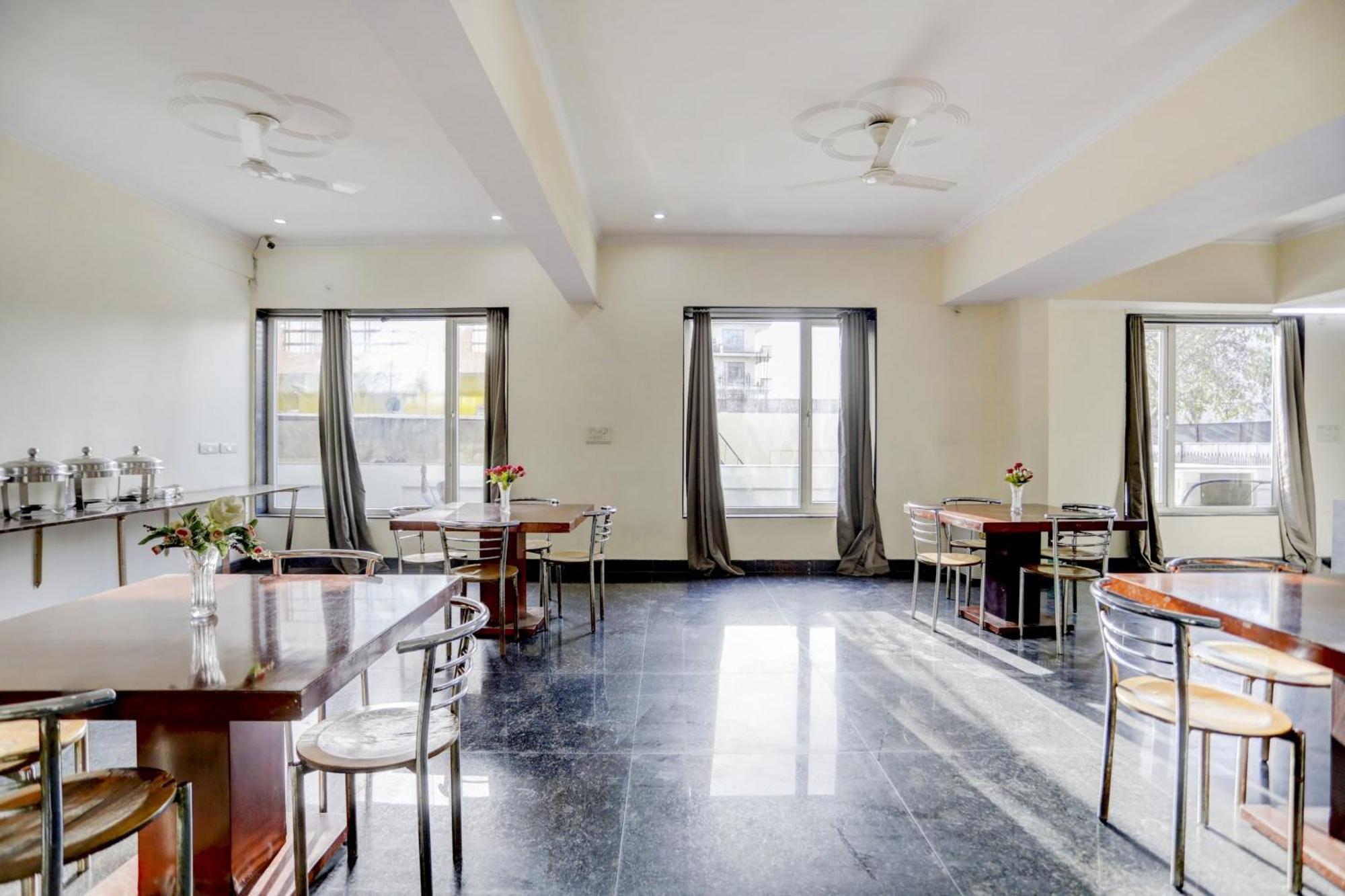 Super Town House Hi5 Aditya International บูบันเนสชวาร์ ภายนอก รูปภาพ