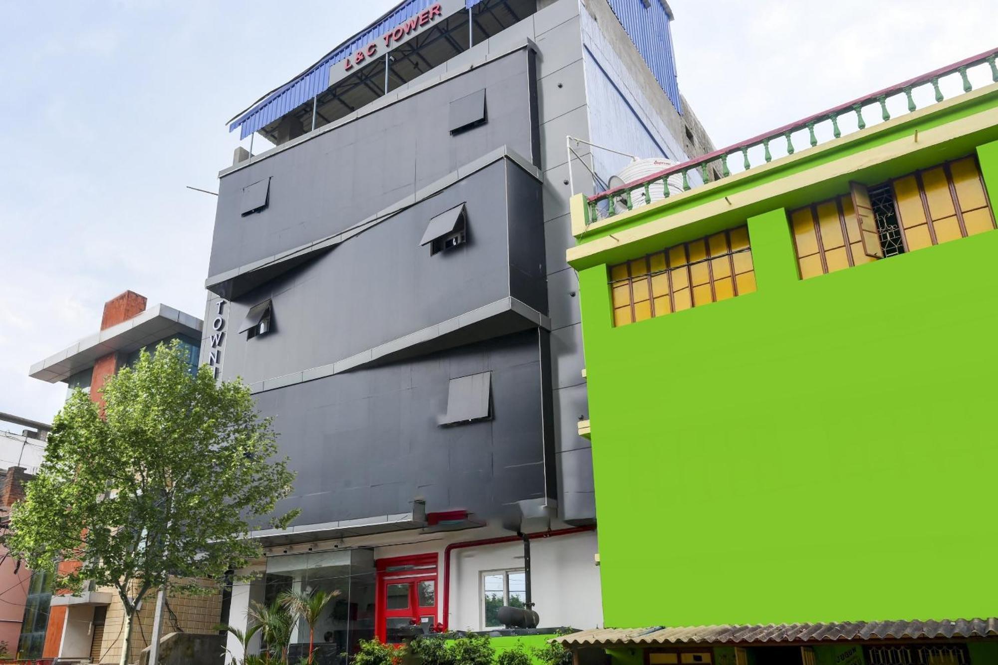 Super Town House Hi5 Aditya International บูบันเนสชวาร์ ภายนอก รูปภาพ