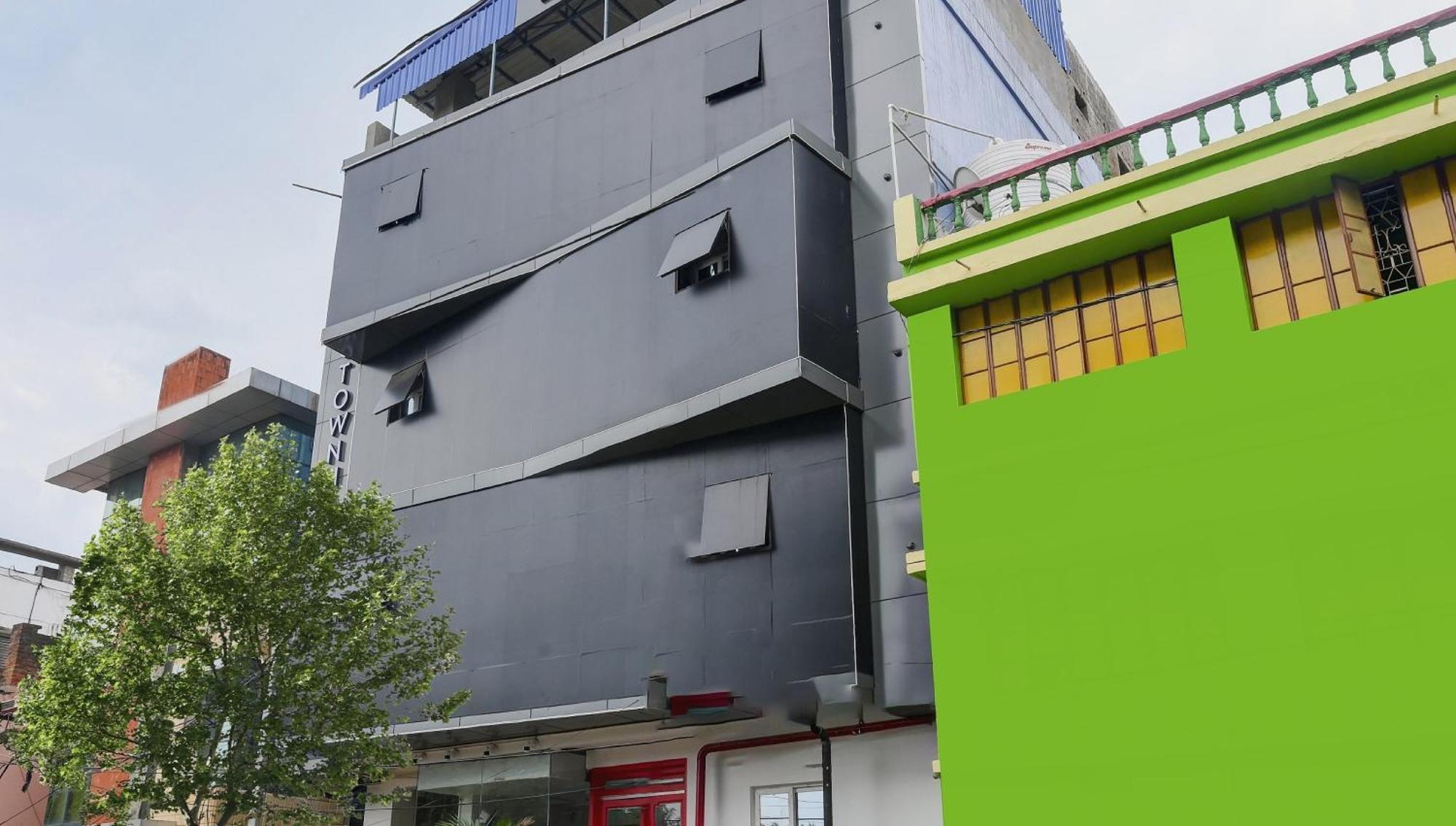 Super Town House Hi5 Aditya International บูบันเนสชวาร์ ภายนอก รูปภาพ
