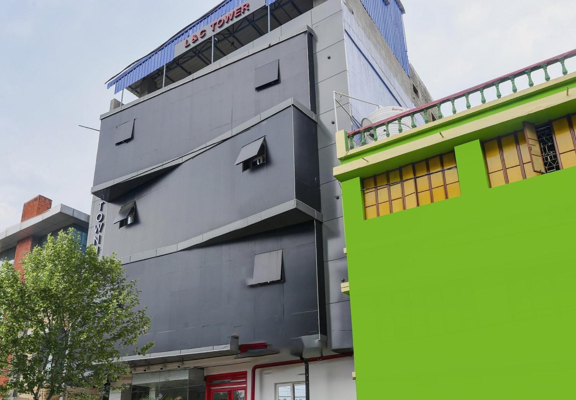 Super Town House Hi5 Aditya International บูบันเนสชวาร์ ภายนอก รูปภาพ