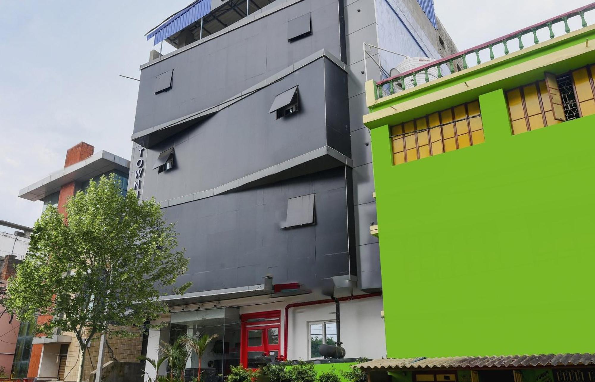 Super Town House Hi5 Aditya International บูบันเนสชวาร์ ภายนอก รูปภาพ